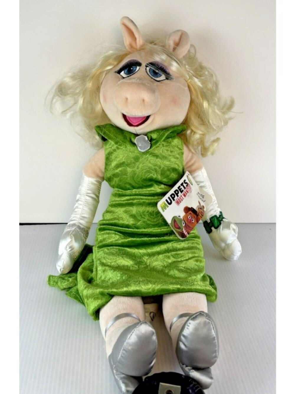 Disney Muppets Most Wanted Miss Piggy Plush Stuffed Doll Green Dress NWT